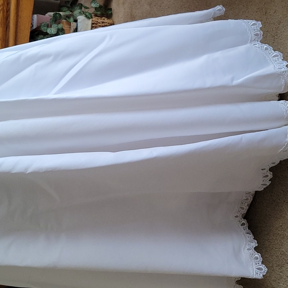 Wedding Dress - Picture 2 of 9